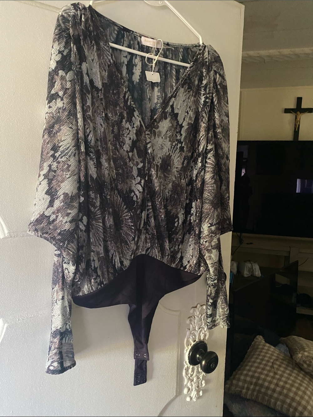 Ramy Brookl Gray Floral Batwing Sleeve Women’s Top